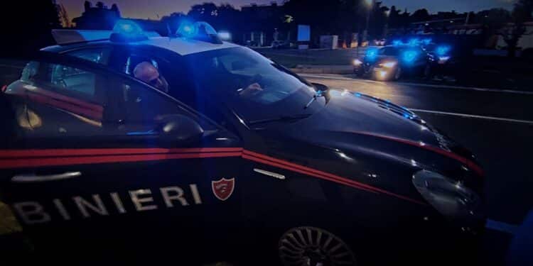 Cagliari, follia e paura in via Mameli: spray al peperoncino in un locale e pugni ai carabinieri, arrestato 22enne