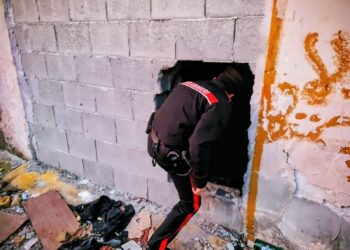 Cagliari, tragica scoperta in una casa-tugurio di Stampace: un uomo trovato cadavere