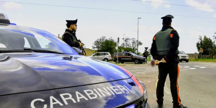 Perseguita e minaccia di morte genitori e sorella per i soldi, braccialetto elettronico a 31enne di Monastir