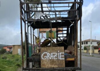 Nurri, a fuoco il carro di carnevale poco prima della sfilata