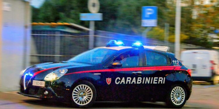 Rifiuti in fiamme e fumi molesti a Elmas, 46enne denunciato dai carabinieri