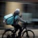 Deliveroo sottoposta a controllo giudiziario: “Ciclofattorini sotto soglia di povertà”
