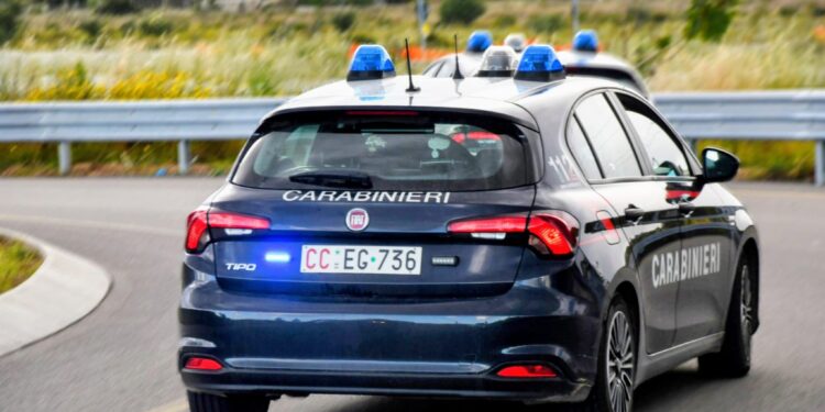 Minaccia di morte la vicina di casa e nasconde armi in casa, arrestato 73enne a Villacidro