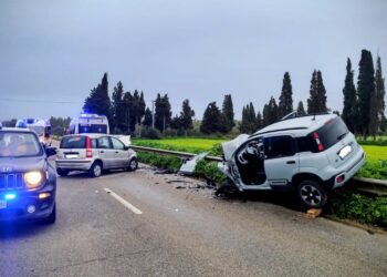 Terribile scontro frontale a Villamassargia, due feriti gravi: una 47enne estratta dalle lamiere