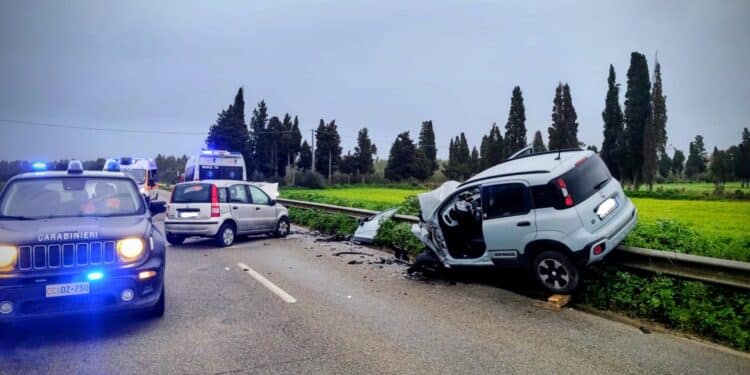 Terribile scontro frontale a Villamassargia, due feriti gravi: una 47enne estratta dalle lamiere