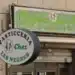 “Non toccateci Chez Les Negres”: i cagliaritani difendono la storica pasticceria dopo la polemica sul nome