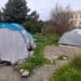 Scoperto un accampamento di tende in Viale Buoncammino, davanti all’Ex Carcere di Cagliari: esplode la polemica