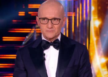 Alfonso Signorini lascia la direzione di ‘Chi’: “Non c’entra niente il caso Corona’