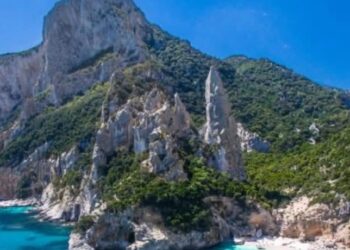 “Mafia cinese in Sardegna” con l’immagine di Baunei: “Chiedete scusa”