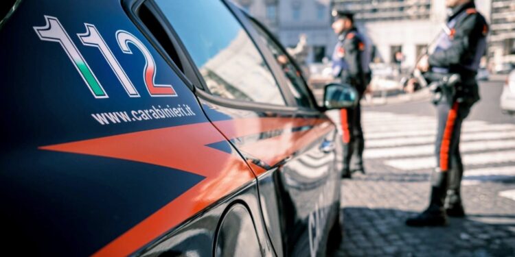 In auto con un coltello, 31enne denunciato a Sanluri