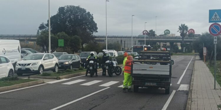 Cagliari, investita una ragazza in via Peretti dove morì il 16enne: i dissuasori non bastano più