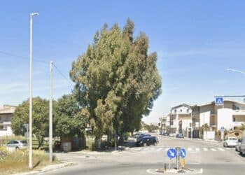Sestu, ragazze importunate alla fermata del bus: “Un uomo passa in auto e mostra gli attributi”