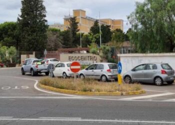Cagliari, operatore ecologico preso a pugni da un cittadino: alta tensione all’ecocentro di Sant’Elia