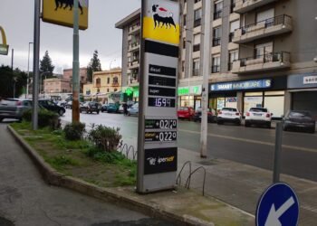 Carburante a prezzi choc ma i controlli in Sardegna sono una farsa: “Non toccano la speculazione reale”