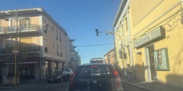 Cagliari, traffico impazzito anche a Pirri: la chiusura di via Vesalio provoca il caos