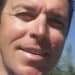 Aggredito da un gruppo di sconosciuti che lanciavano bottiglie contro un negozio, Giacomo muore a 47 anni davanti a suo figlio