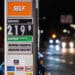 Crolla il prezzo del petrolio ma in Sardegna il costo della benzina resta fuori controllo e continua a salire