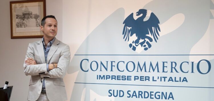 Caro carburanti e contratti “pirata”,  l’allarme degli agenti di commercio nel sud Sardegna: “Costi impossibili per il nostro lavoro”