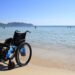 Spiagge sarde vietate ai disabili: “Mai arrivati dalla Regione ai Comuni i 4,5 milioni per rendere accessibili lidi e accesso al mare”