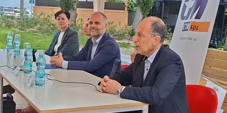 Stop stragi del sabato sera a Cagliari, giovani a bordo dei bus per raggiungere le mete del divertimento