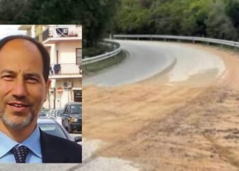 Carreggiata dissestata con buche e avvallamenti a Burcei, Zaher in campo per la Sp 21