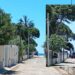Flumini di Quartu, ruspe in azione in via Mar Ligure: via la sabbia candida dalla strada, i residenti chiamano i carabinieri
