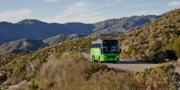 Collegamenti fra città e aeroporti, in Sardegna arrivano gli autobus low cost di Flixbus ma solo in estate