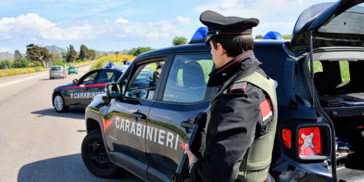 Controlli straordinari dei carabinieri a Iglesias: sanzionato un ristorante e segnalazioni per droga