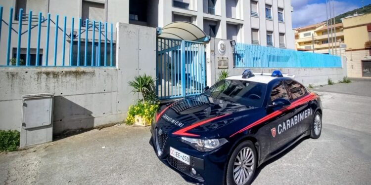 Iglesias, aggredisce un’amica con una mazza da baseball per rubarle il cellulare: 44enne in arresto