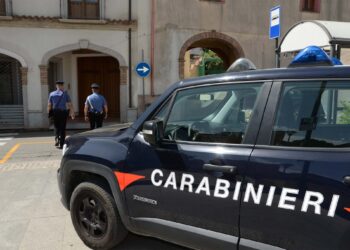 Alla guida senza patente e con documenti falsi aggredisce i carabinieri, 41enne arrestato a Quartu