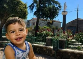 Addio piccolo Lorenzo, Nurri piegata dal dolore si prepara all’ultimo saluto allo sfortunato bimbo