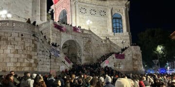 Cagliari, il Bastione di Saint Remy si illumina di rosso per la Giornata della Talassemia