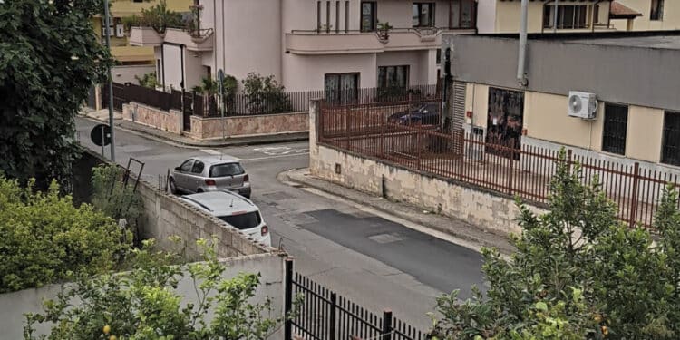 Sinnai, esplode la rabbia dei residenti di via Leonardo da Vinci: “Auto sfrecciano a folle velocità, ho paura anche a scendere dalla macchina con i bambini”