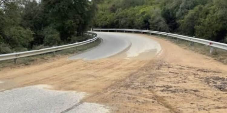 Burcei, la strada impercorribile allontana i turisti: “Le persone che vengono da noi si lamentano della viabilità“