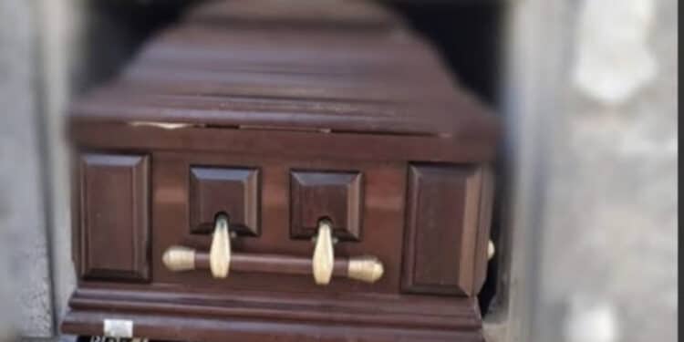 Assemini, allarme al cimitero comunale: “Salme lasciate anche per quindici giorni in locali non idonei”