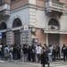 Cagliari, apre la pizzeria di Capuano in piazza del Carmine: fila chilometrica per mangiare gratis