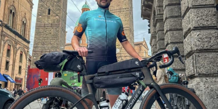 In viaggio per la Sardegna per conoscere cultura e tradizioni: Ubaldo Monteforte, 41enne di Caserta, arriverà a Cagliari in bicicletta