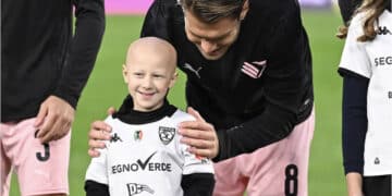 Addio ad Alessia La Rosa, “la guerriera” tifosa del Palermo morta a 8 anni per un malattia