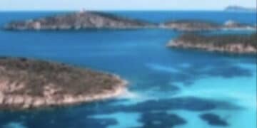 Sardegna paradiso del mare: l’Isola premiata con 17 Bandiere Blu, spiccano Tuerredda e Teulada