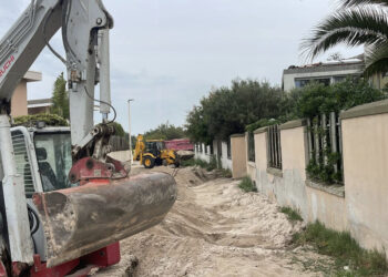 Flumini di Quartu, 140 tonnellate di sabbia pronte a tornare nel litorale dopo essere stata recuperata dalle strade: “L’unico Comune sardo ad averlo fatto”