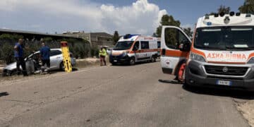 Assemini, scontro tra furgone e auto nella zona industriale: un ferito grave