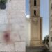 Macchie di sangue in piazza Sant’Eulalia, l’ironia dei residenti: “Installazione artistica densa di significato”