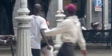 Cagliari, nuova rissa fra 4 stranieri in pieno giorno in piazza del Carmine: “Offrono droga e minacciano”