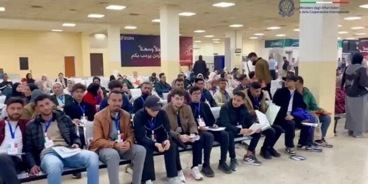 Otto studenti da Gaza arrivano a Cagliari: “Qui possiamo ricominciare a studiare e sperare”