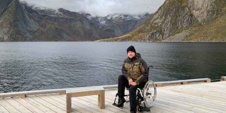 Turismo accessibile, libertà e voglia di scoprire il mondo: all’incontro ANMIC di Quartu il socio e travel blogger Fabio di “Comunque in Viaggio”