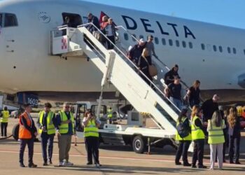 Eccolo il primo volo diretto fra Sardegna e New York: atterrato alle 8 all’aeroporto Aga Khan e ripartito per la Grande Mela