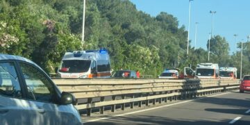 Cagliari, asse mediano bloccato per un incidente in direzione Brotzu: sul posto tre ambulanze e la polizia municipale