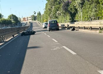 Cagliari, si schianta con lo scooter sull’asse mediano: 50enne  in coma al Brotzu