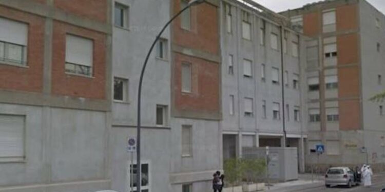 Sardegna, scopre la moglie morta solo all’orario delle visite: “Era già in camera mortuaria”