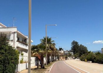 Cagliari, caos illuminazione pubblica: lampioni accesi di giorno e quartieri al buio, il paradosso dell’energia sprecata